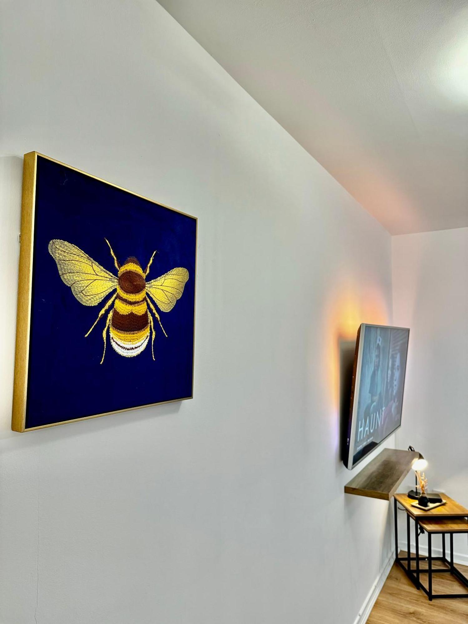 Rnm - Business Professional & Top Choice, Private Access & Entire Place, Kitchen & Washroom With Amenities, Smart Tv, Easy Access, Fast Wifi, Parking Nearby, Great Transport Links هالزوين المظهر الخارجي الصورة