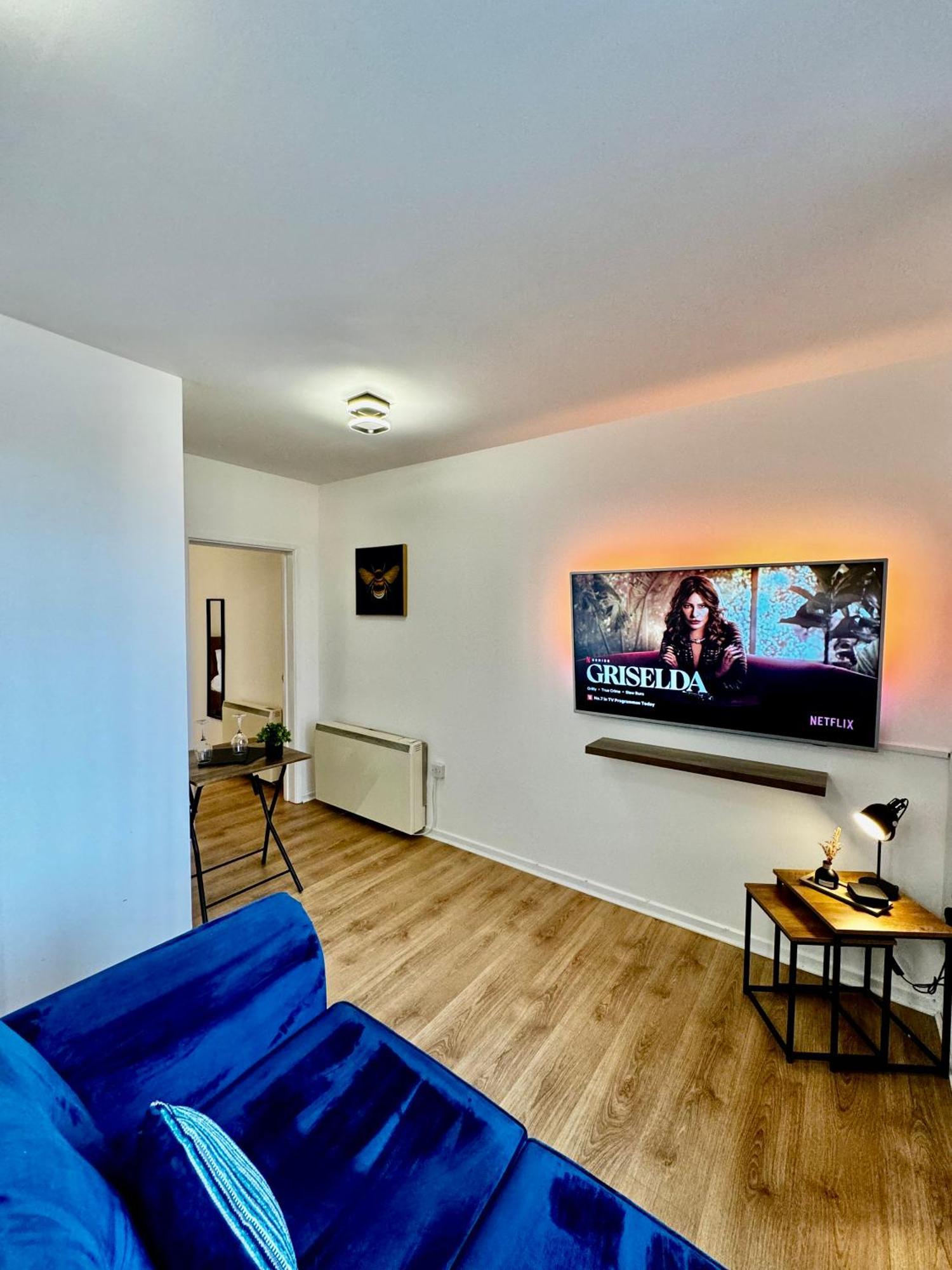 Rnm - Business Professional & Top Choice, Private Access & Entire Place, Kitchen & Washroom With Amenities, Smart Tv, Easy Access, Fast Wifi, Parking Nearby, Great Transport Links هالزوين المظهر الخارجي الصورة
